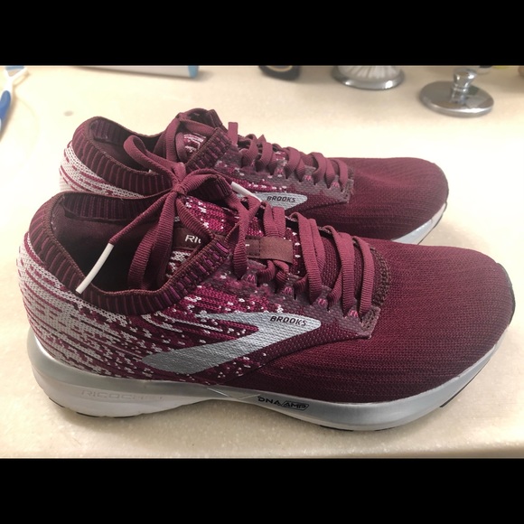 maroon brooks shoes